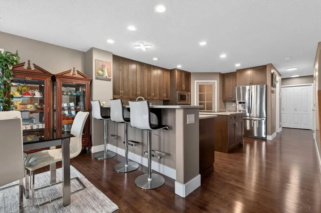 111 Valley Ponds Crescent NW Calgary AB T3B 5T7