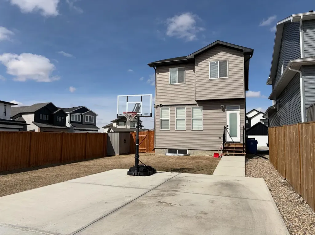 47 Blackwolf Pass N Lethbridge AB T1H7H7