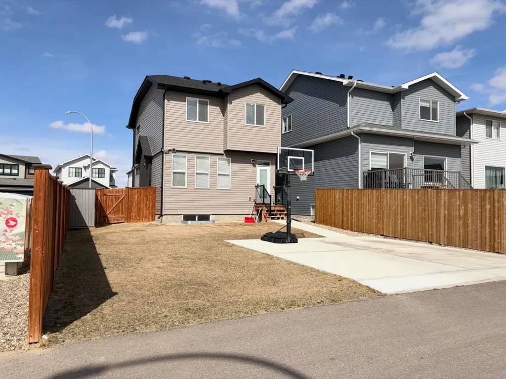 47 Blackwolf Pass N Lethbridge AB T1H7H7