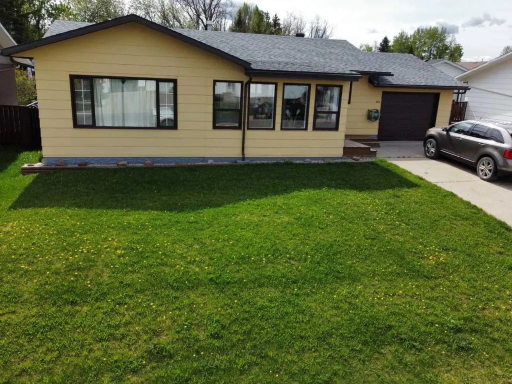 805 8 Street Fox Creek AB T0H 1P0