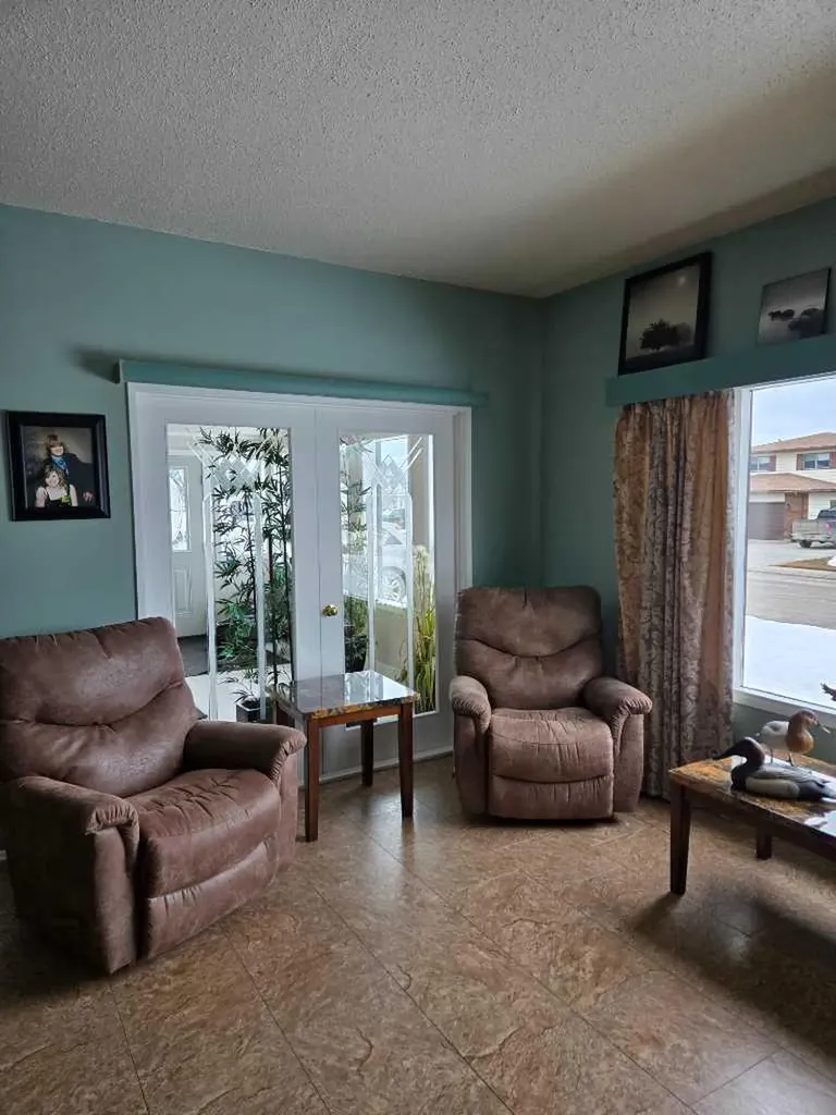 805 8 Street Fox Creek AB T0H 1P0