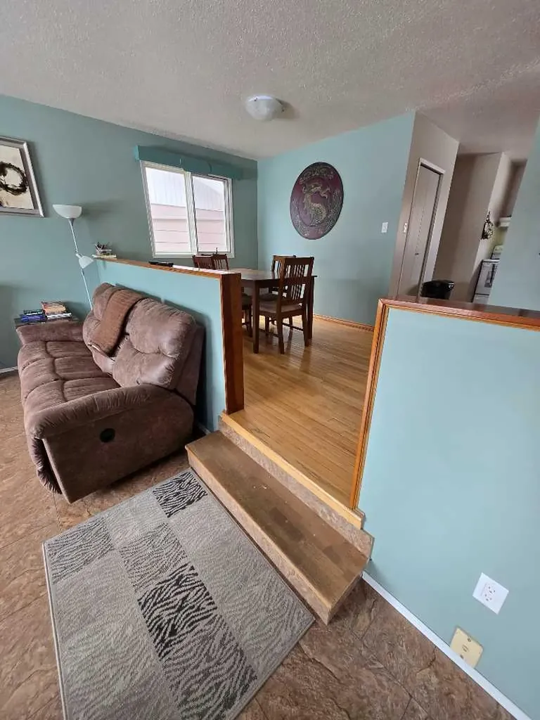 805 8 Street Fox Creek AB T0H 1P0
