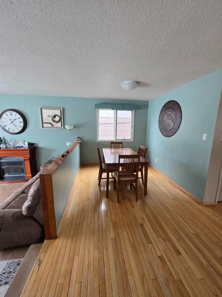 805 8 Street Fox Creek AB T0H 1P0