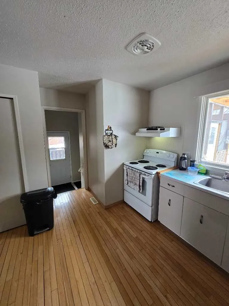 805 8 Street Fox Creek AB T0H 1P0
