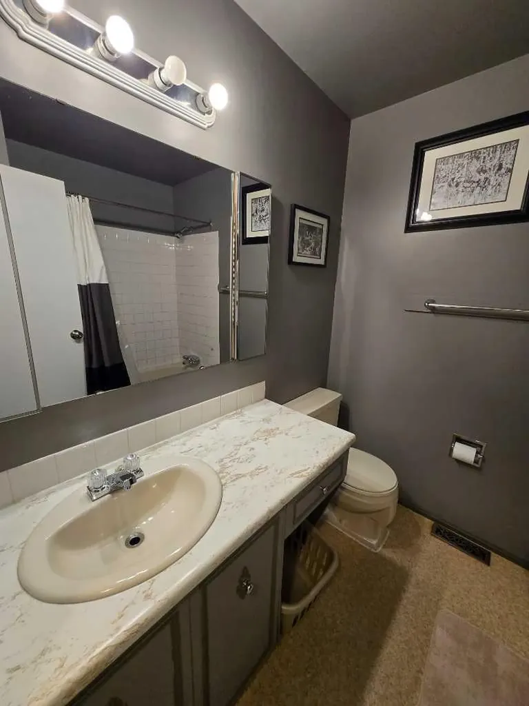 805 8 Street Fox Creek AB T0H 1P0