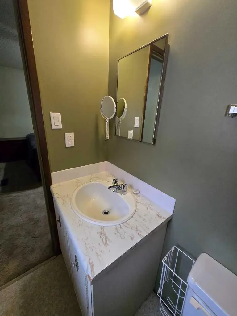 805 8 Street Fox Creek AB T0H 1P0