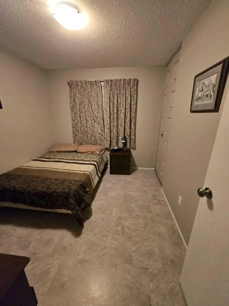 805 8 Street Fox Creek AB T0H 1P0