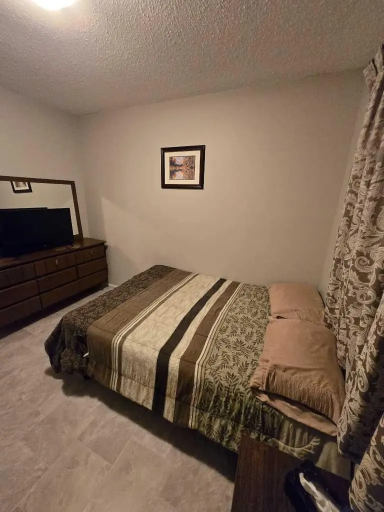 805 8 Street Fox Creek AB T0H 1P0