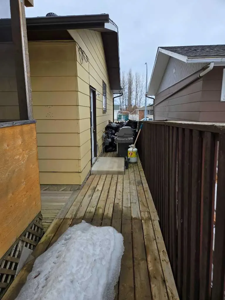 805 8 Street Fox Creek AB T0H 1P0