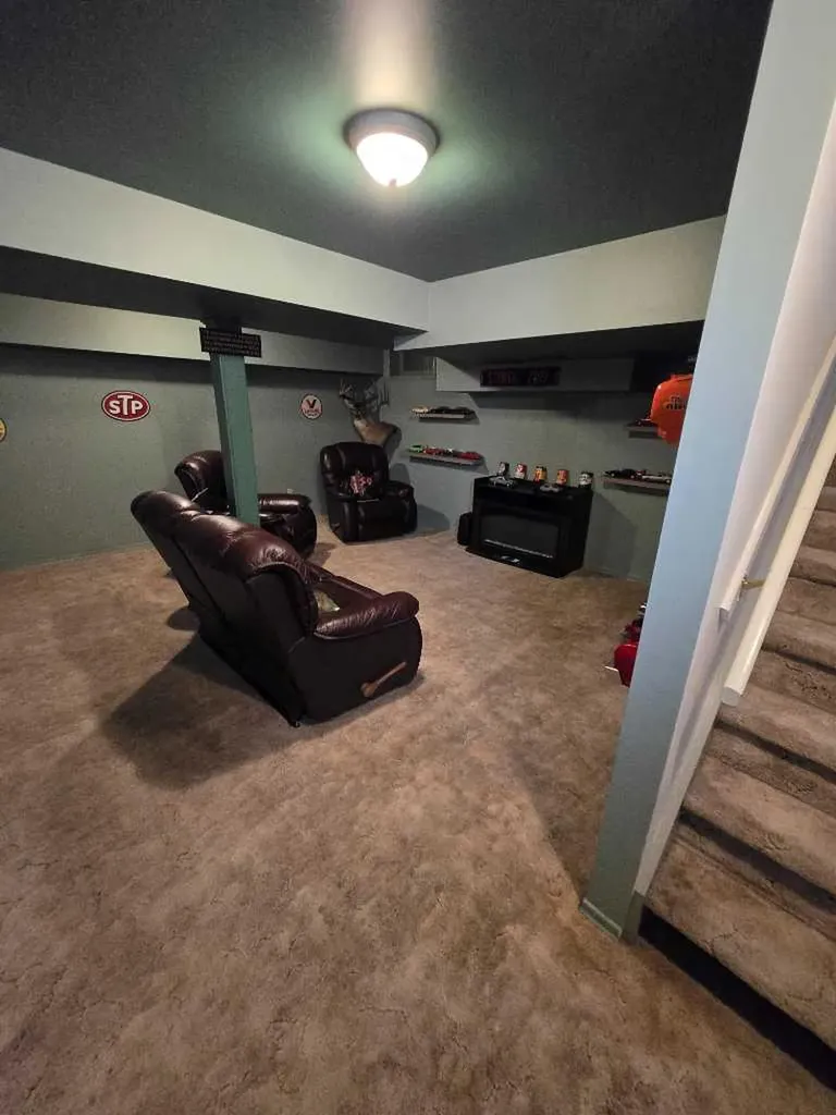805 8 Street Fox Creek AB T0H 1P0