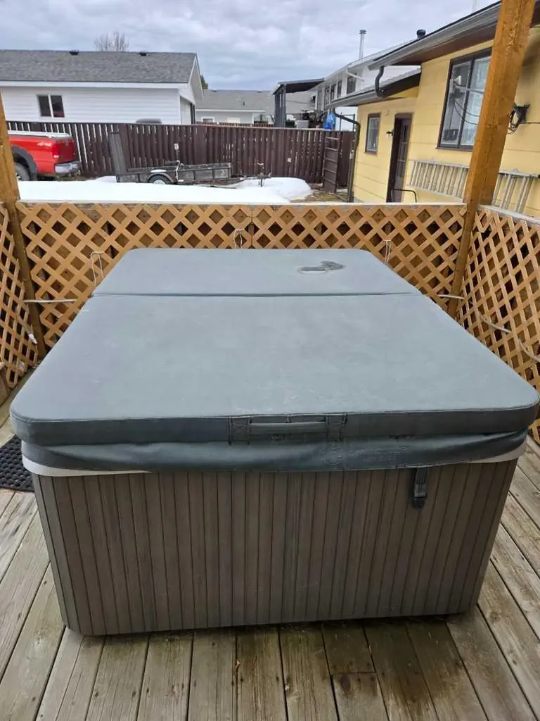 805 8 Street Fox Creek AB T0H 1P0
