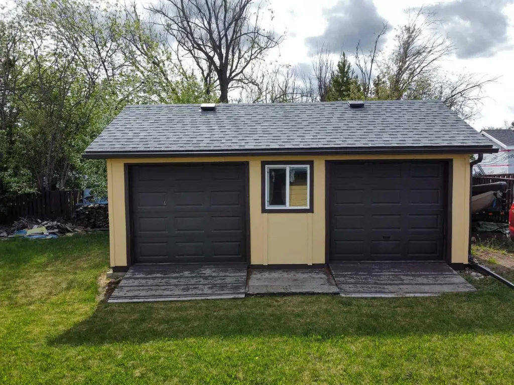 805 8 Street Fox Creek AB T0H 1P0