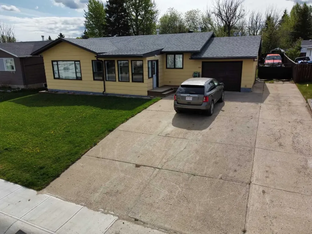 805 8 Street Fox Creek AB T0H 1P0
