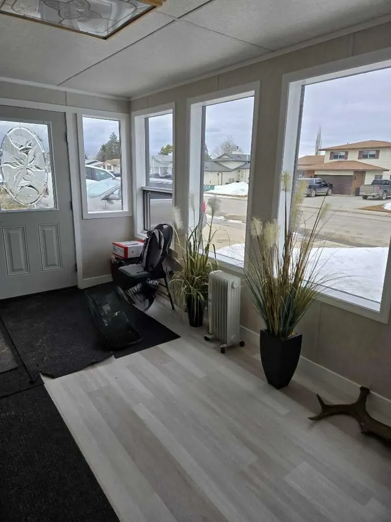 805 8 Street Fox Creek AB T0H 1P0