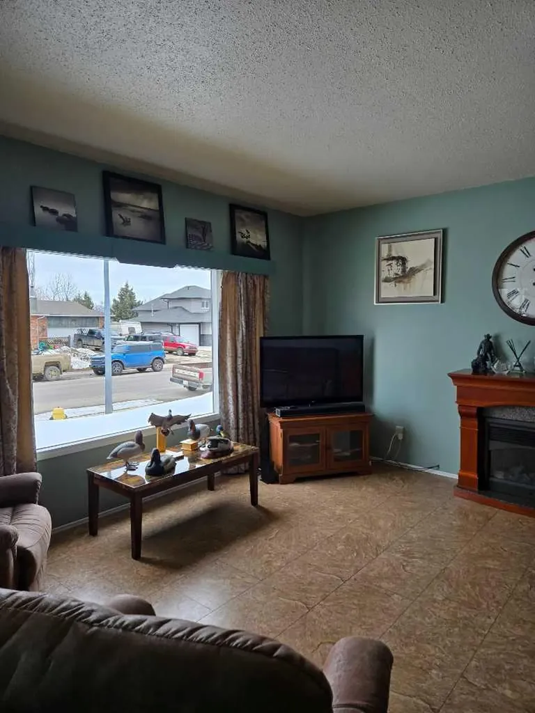 805 8 Street Fox Creek AB T0H 1P0