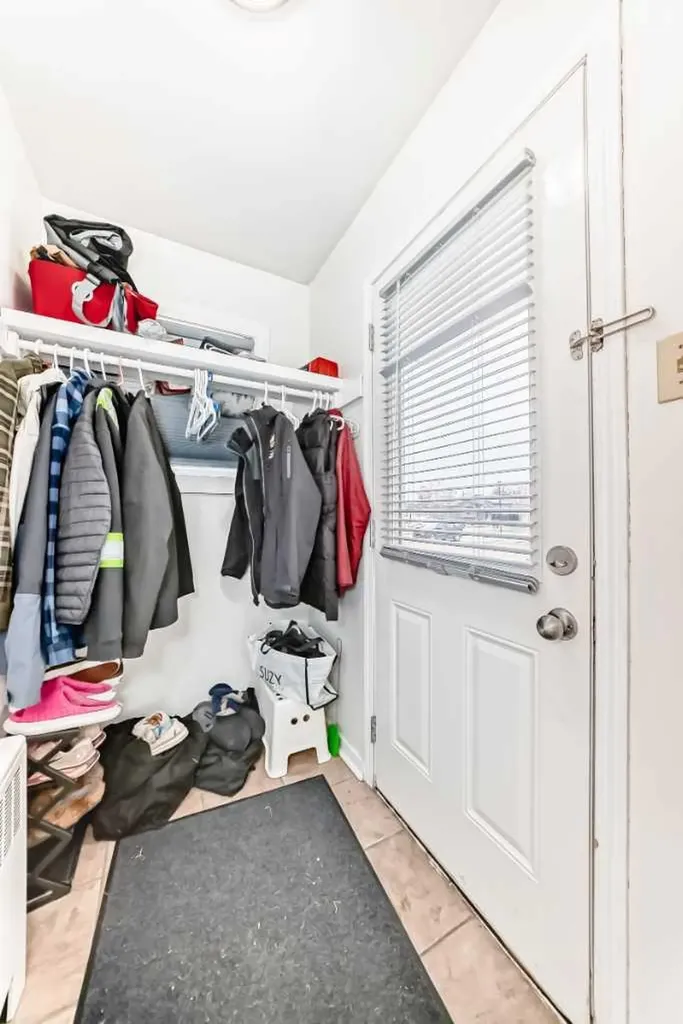 10 Poplar Crescent Springbrook AB T4S 1V3