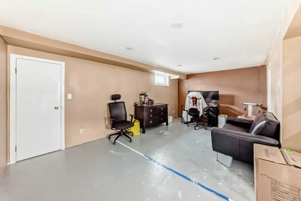 10 Poplar Crescent Springbrook AB T4S 1V3