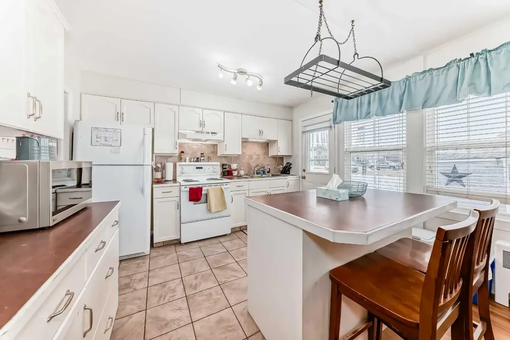 10 Poplar Crescent Springbrook AB T4S 1V3