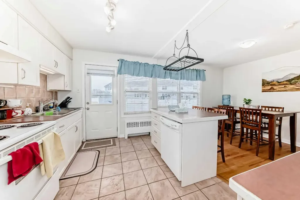 10 Poplar Crescent Springbrook AB T4S 1V3