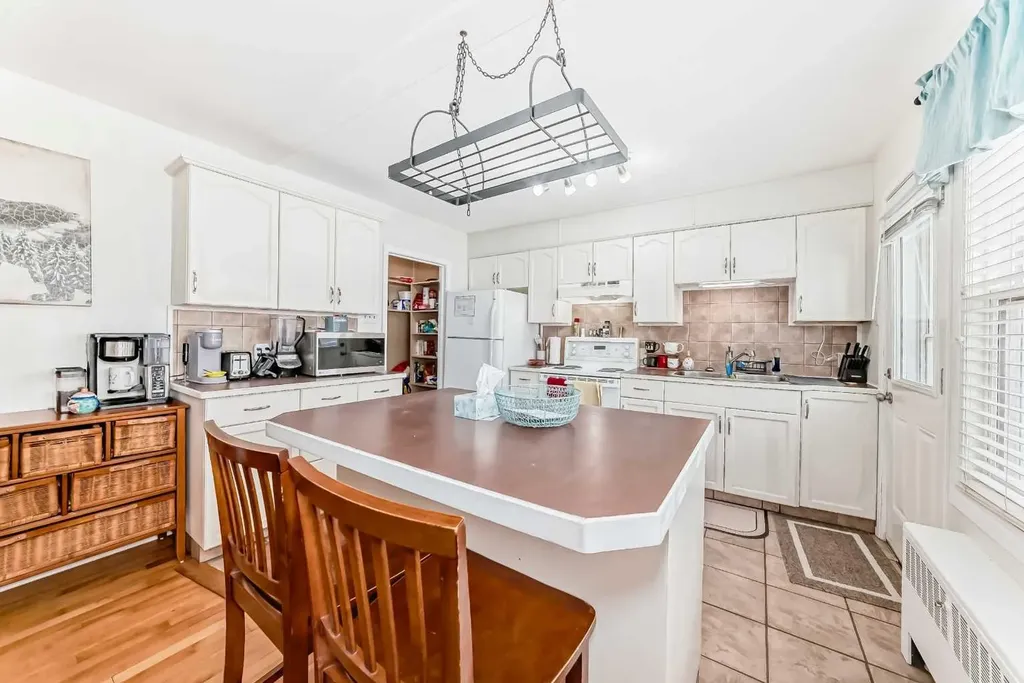 10 Poplar Crescent Springbrook AB T4S 1V3