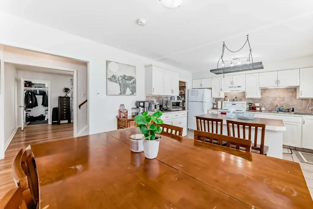 10 Poplar Crescent Springbrook AB T4S 1V3