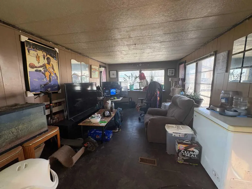5311 60 Street Rocky Mountain House AB T4T 1N1
