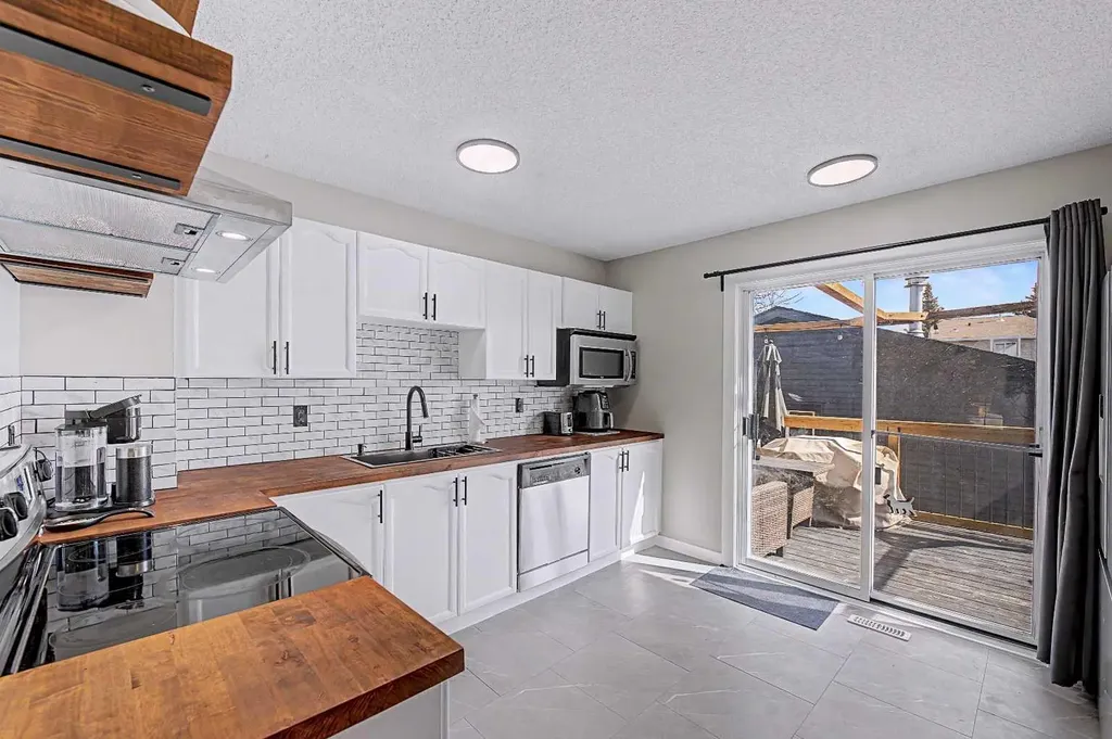 339 Coverdale Court NE Calgary AB T3K 4J8