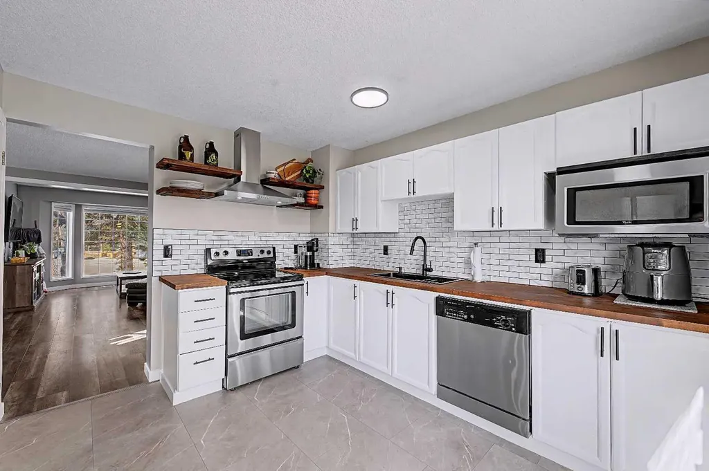 339 Coverdale Court NE Calgary AB T3K 4J8