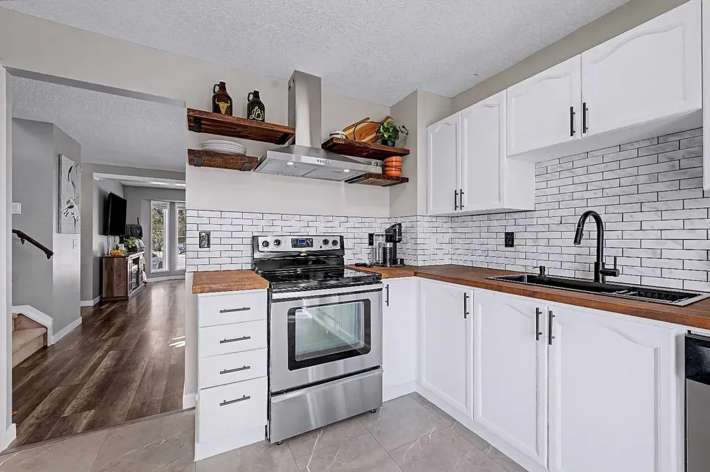 339 Coverdale Court NE Calgary AB T3K 4J8