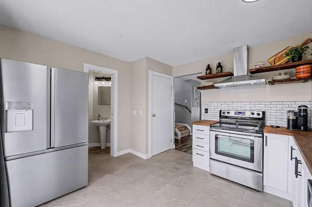 339 Coverdale Court NE Calgary AB T3K 4J8