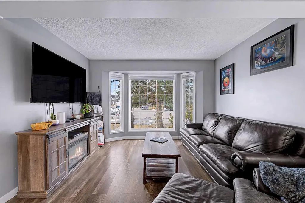 339 Coverdale Court NE Calgary AB T3K 4J8