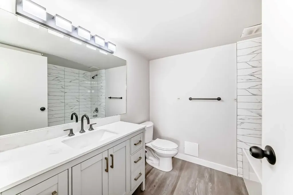 340 14 Avenue SW Calgary AB T2R 1H4