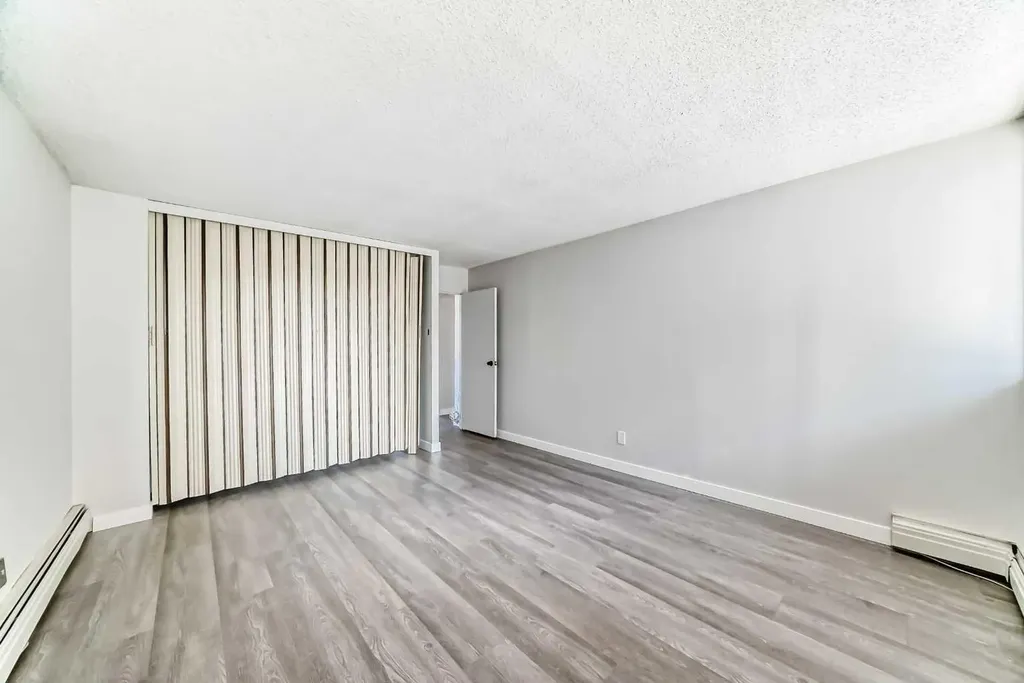 340 14 Avenue SW Calgary AB T2R 1H4