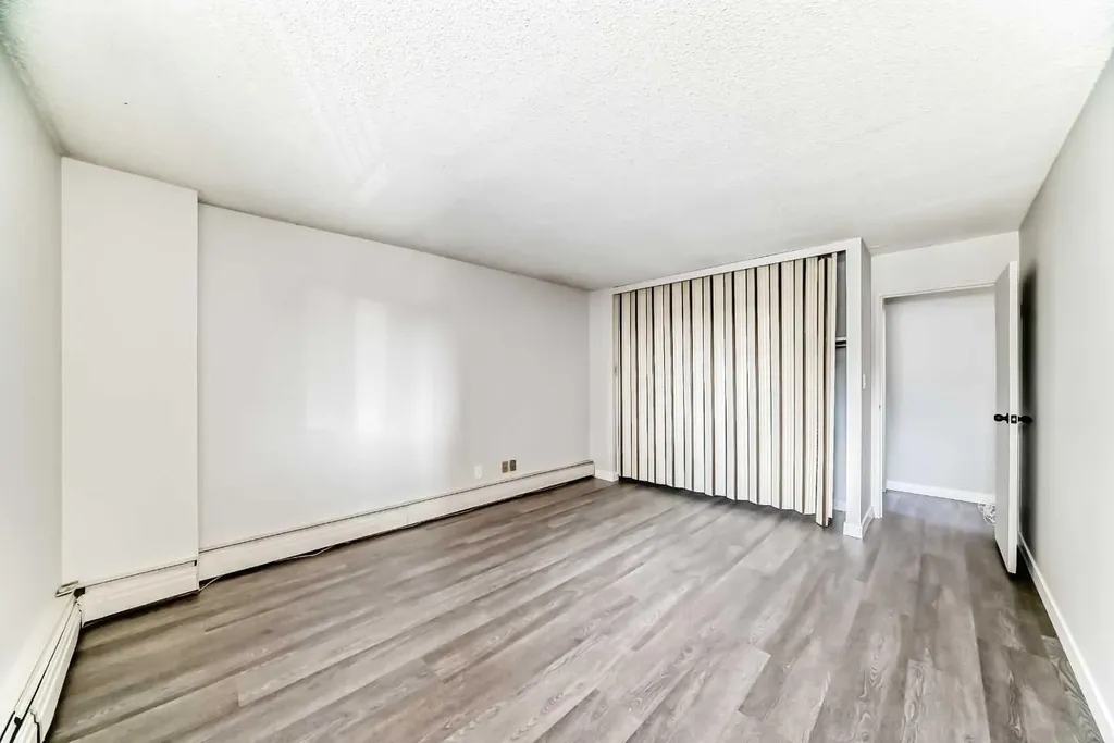 340 14 Avenue SW Calgary AB T2R 1H4
