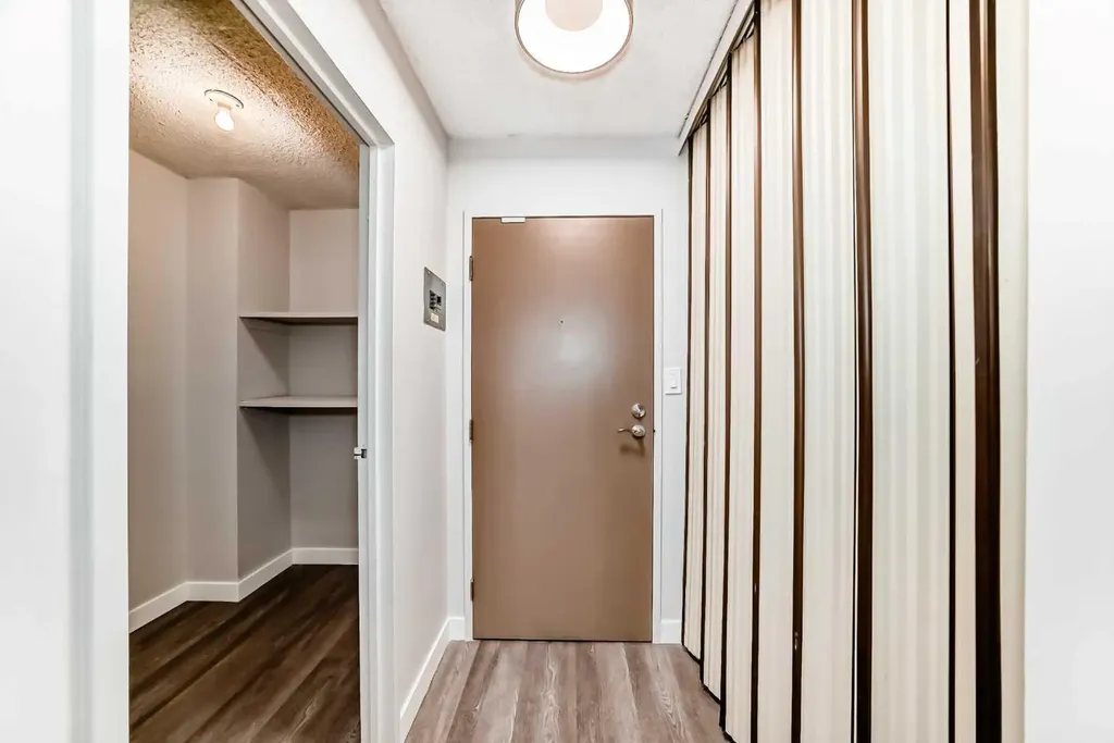 340 14 Avenue SW Calgary AB T2R 1H4