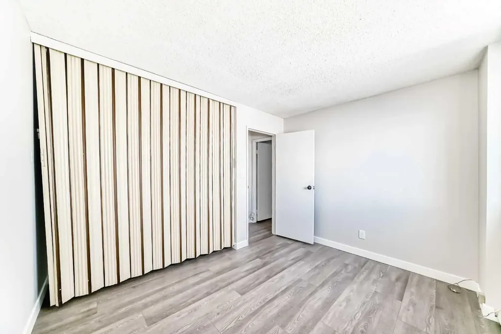 340 14 Avenue SW Calgary AB T2R 1H4