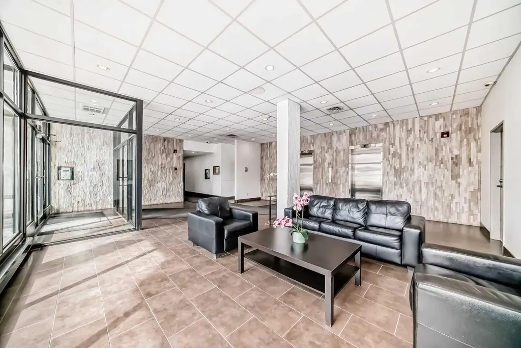 340 14 Avenue SW Calgary AB T2R 1H4