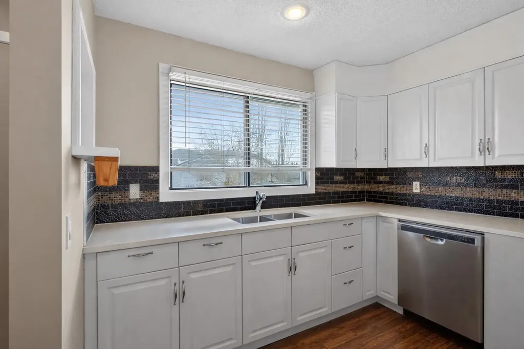 32 Fallingworth Court NE Calgary AB T3J1G4