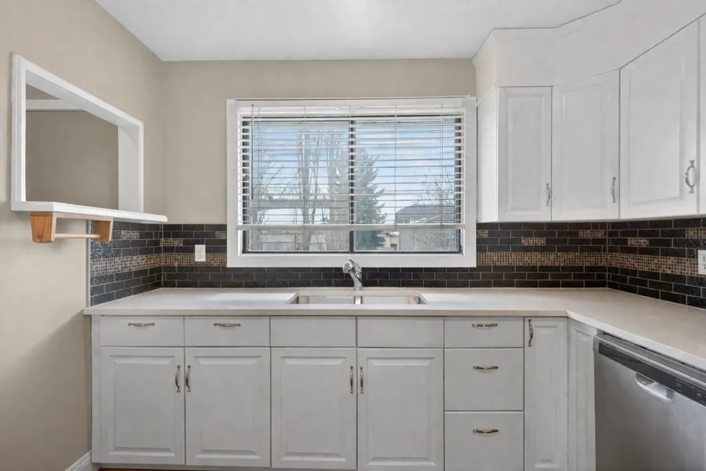 32 Fallingworth Court NE Calgary AB T3J1G4