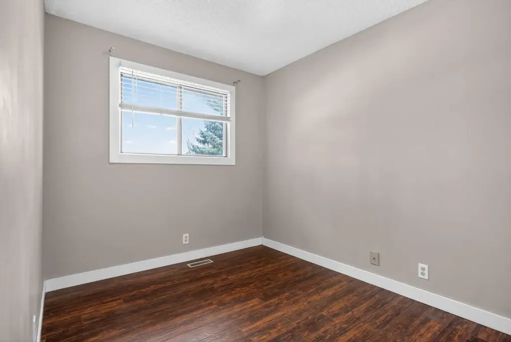 32 Fallingworth Court NE Calgary AB T3J1G4