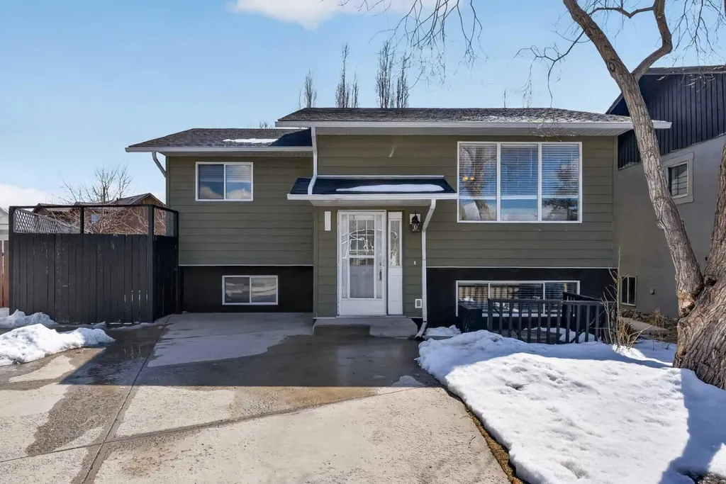 32 Fallingworth Court NE Calgary AB T3J1G4