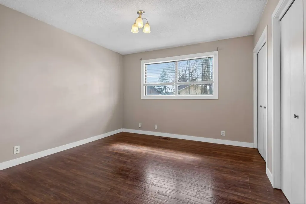 32 Fallingworth Court NE Calgary AB T3J1G4