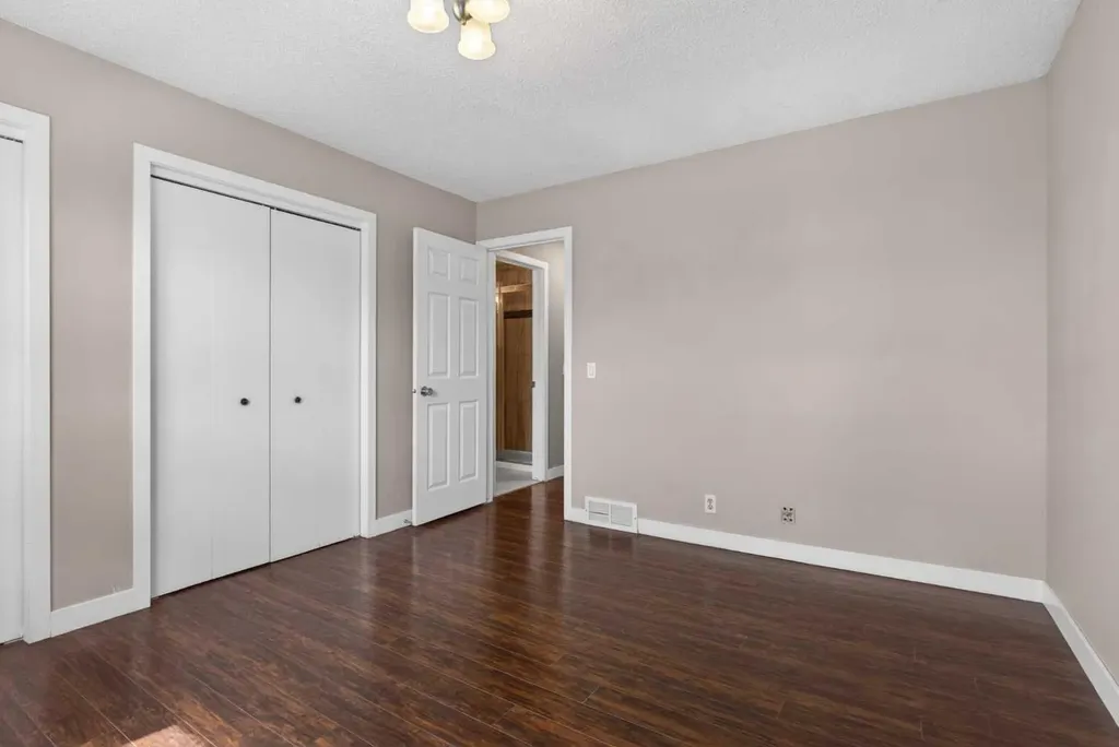 32 Fallingworth Court NE Calgary AB T3J1G4