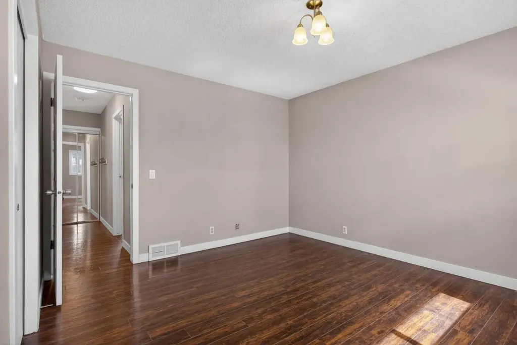 32 Fallingworth Court NE Calgary AB T3J1G4