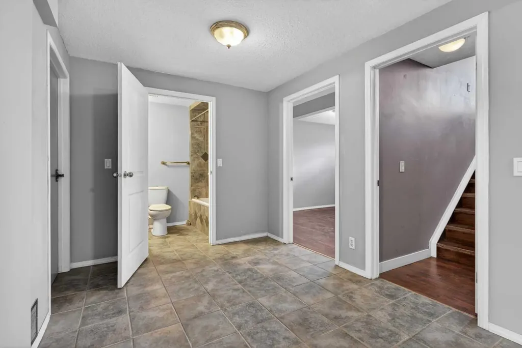 32 Fallingworth Court NE Calgary AB T3J1G4