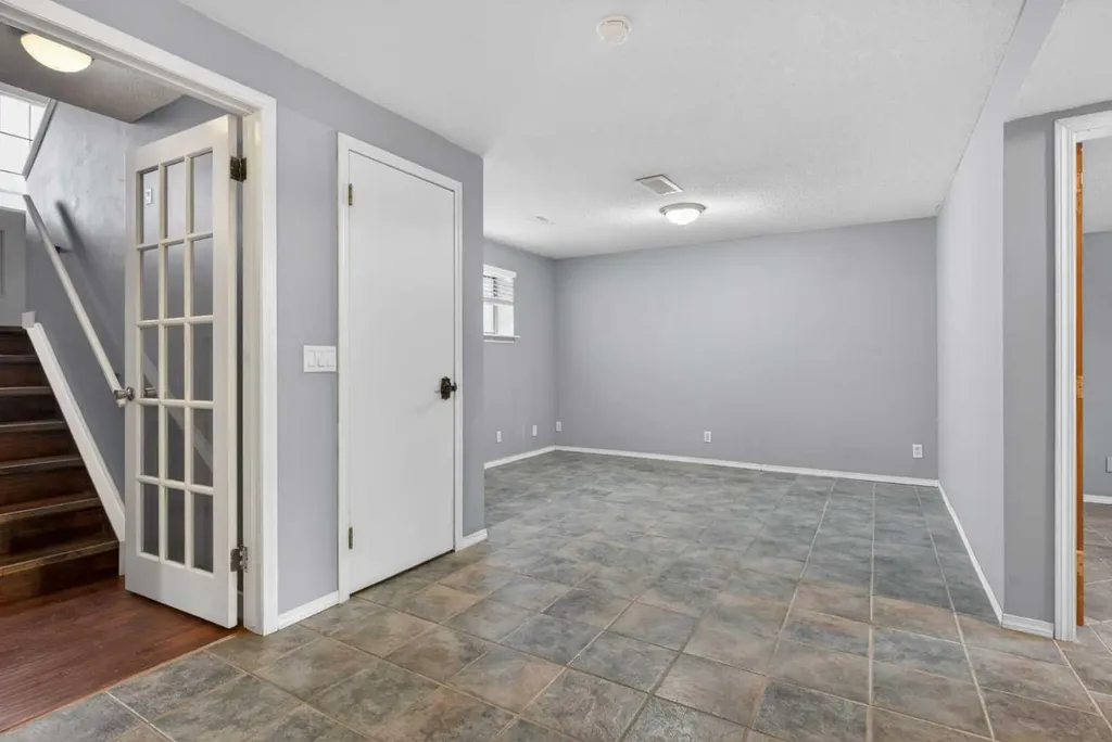 32 Fallingworth Court NE Calgary AB T3J1G4