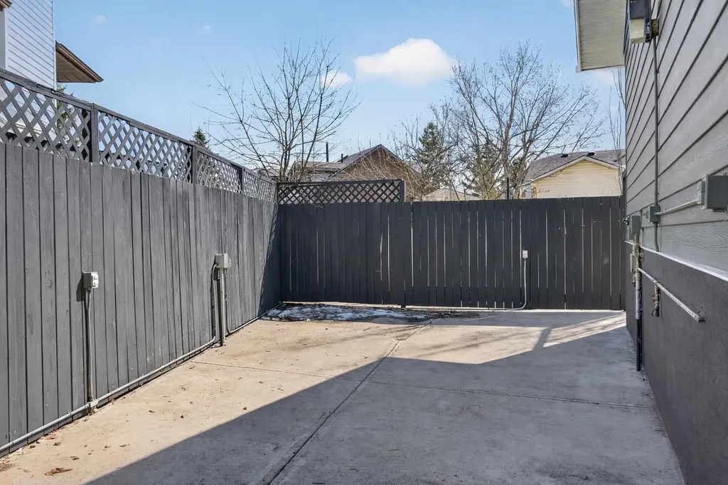 32 Fallingworth Court NE Calgary AB T3J1G4