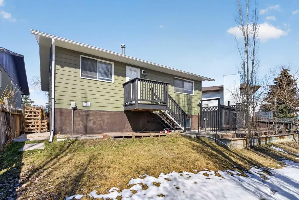 32 Fallingworth Court NE Calgary AB T3J1G4