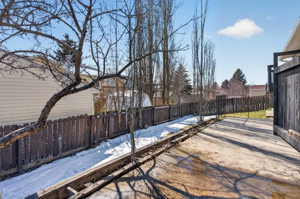 32 Fallingworth Court NE Calgary AB T3J1G4