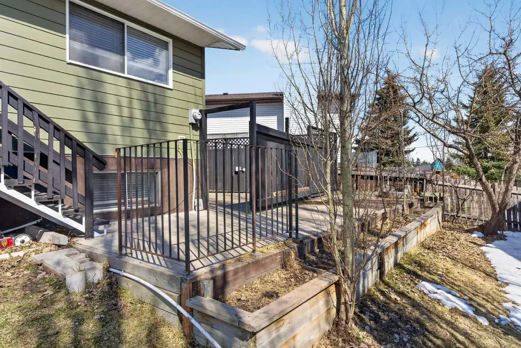 32 Fallingworth Court NE Calgary AB T3J1G4